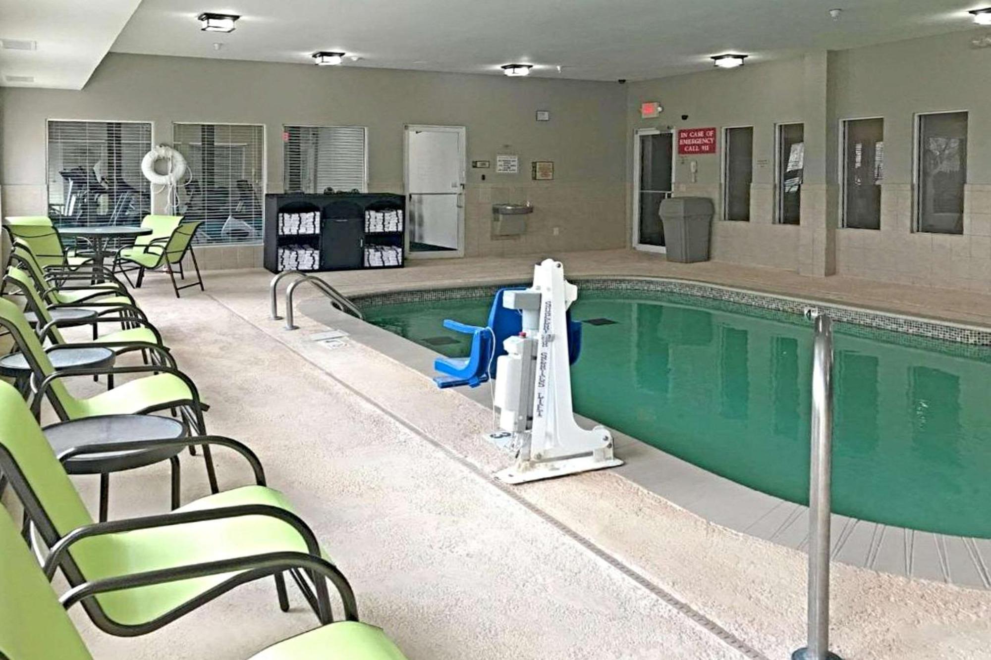 Rodeway Inn & Suites О'Фалън Екстериор снимка