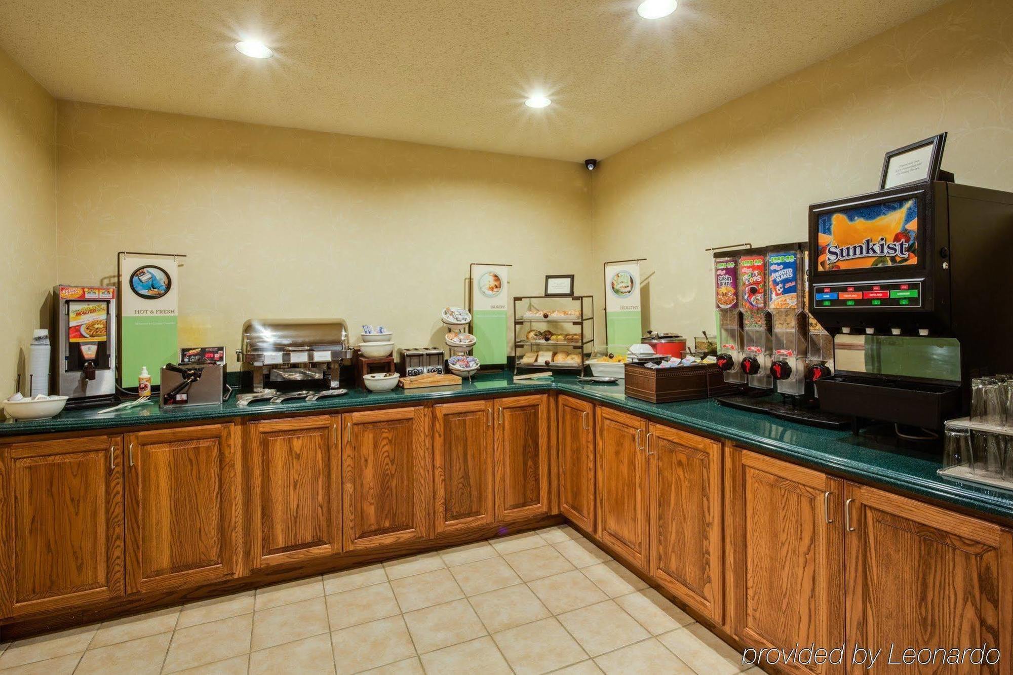 Rodeway Inn & Suites О'Фалън Екстериор снимка